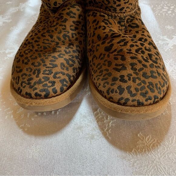 UGG Boots 1006072 Cheetah Animal Print Great Soles Fluffy Sz 6 Gorgeous - Picture 3 of 8